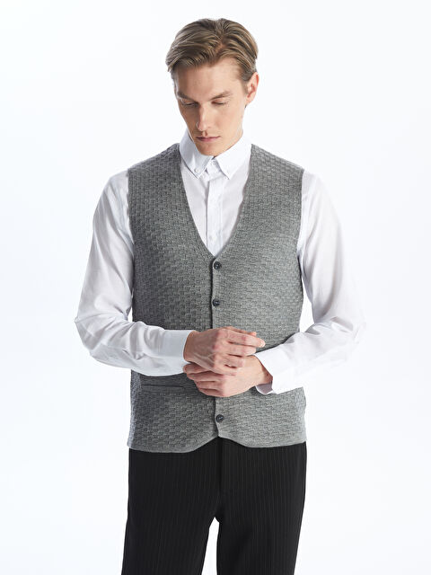 LCWAIKIKI Classic Standart Kalıp V Yaka Erkek Triko Yelek - S4L830Z8-DKY