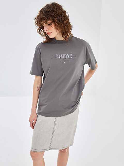 BLAİS Bisiklet Yaka Baskılı Kısa Kollu Oversize Kadın Tişört - S4N879Z8-CWN