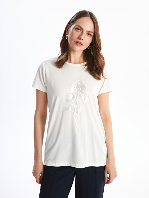 LCWAIKIKI Basic Bisiklet Yaka Nakışlı Kısa Kollu Kadın Bluz - S4NG68Z8-R9J