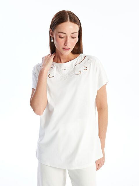 LCWAIKIKI Basic Bisiklet Yaka Dantel Detaylı Kısa Kollu Kadın Bluz - S4NH69Z8-R9J