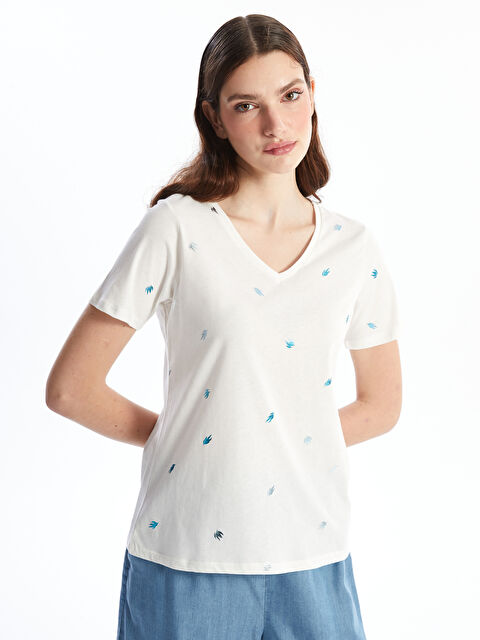 LCWAIKIKI Basic V Yaka Baskılı Kısa Kollu Kadın Tişört - S4NH97Z8-R9J