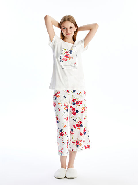 LCW DREAM Komplet pidžama - kapri sa okruglim izrezom, štampanim dezenom i kratkim rukavima za žene - S4NJ30Z8-LU8