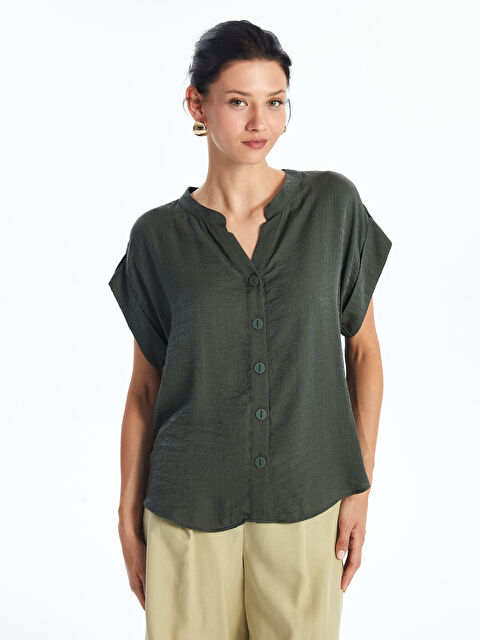 LCWAIKIKI Classic Рубашка с вырезом с выемкой, однотонная, с коротким рукавом для женщин - S4O736Z8-YE0