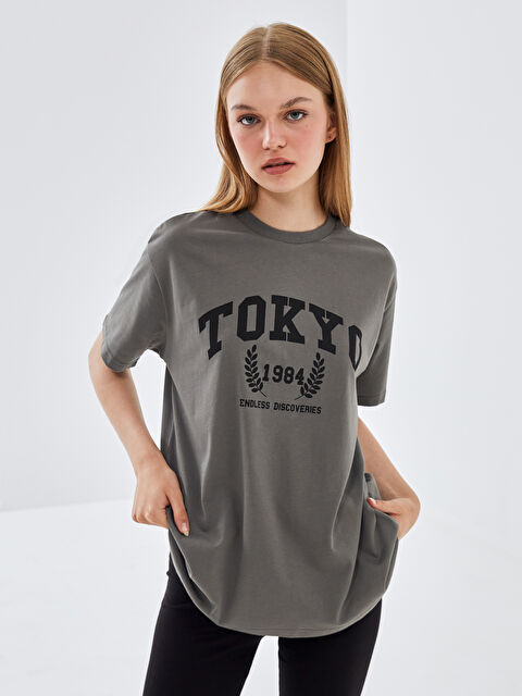 BLAİS Bisiklet Yaka Baskılı Kısa Kollu Oversize Kadın Tişört - S4OA29Z8-HGV