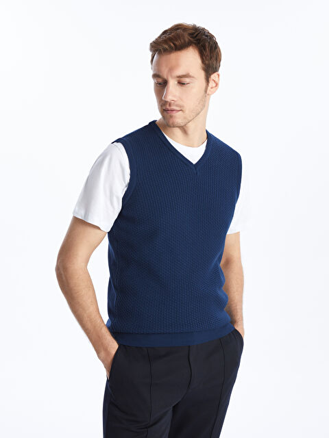 LCWAIKIKI Classic Standart Kalıp V Yaka Erkek Triko Süveter - W40015Z8-LAT