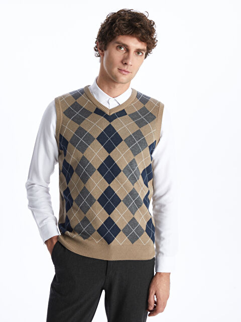 LCWAIKIKI Classic Standart Kalıp V Yaka Erkek Triko Süveter - W40017Z8-GXJ