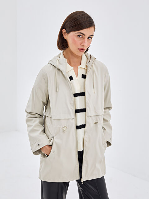 LCW Vision Kadın Kapüşonlu Düz Yağmurluk - W40069Z8-SB4