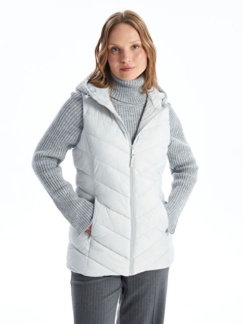 LCWAIKIKI Classic Kadın Kapüşonlu Düz Şişme Yelek - W40794Z8-G4K