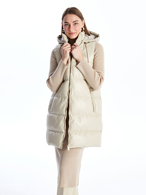 LCWAIKIKI Classic Kapüşonlu Düz Deri Görünümlü Kadın Şişme Yelek - W40795Z8-CTL