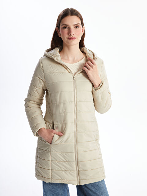 LCWAIKIKI Classic Kapüşonlu Kadın Şişme Mont - W40798Z8-SB4