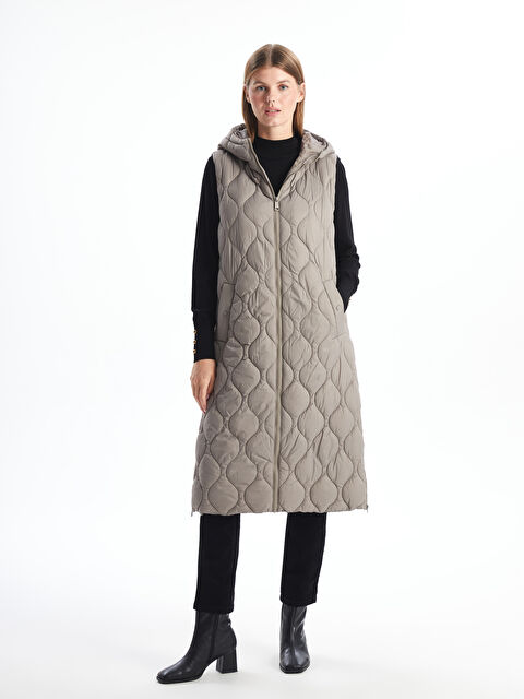 LCWAIKIKI Classic Proštepani Ženski Puf Prsluk Sa Kapuljačom - W40811Z8-GY7