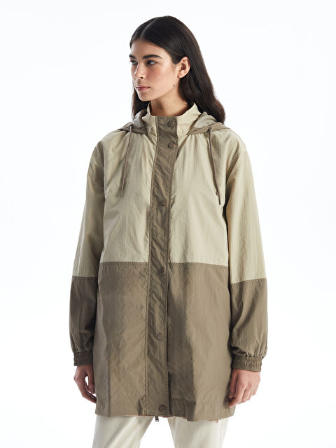 LCW Modest Kapüşonlu Renk Bloklu Oversize Kadın Yağmurluk - W41480Z8-JUG