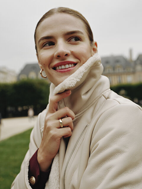 LCW Modest Kürk Yaka Kadın Deri Görünümlü Mont - W41489Z8-V5Q