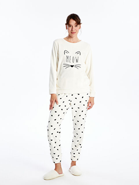 LCW DREAM Bisiklet Yaka Nakışlı Kadın Pelüş Pijama Takımı - W41531Z8-LRA