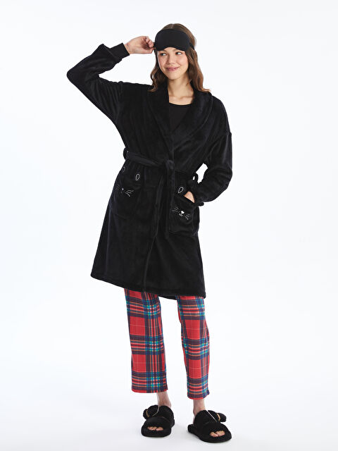 LCW DREAM Şal Yaka Nakışlı Pelüş Kadın Sabahlık - W41554Z8-CVL