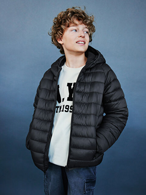 LCW Kids Kapüşonlu Erkek Çocuk Şişme Mont - W42160Z4-CVL