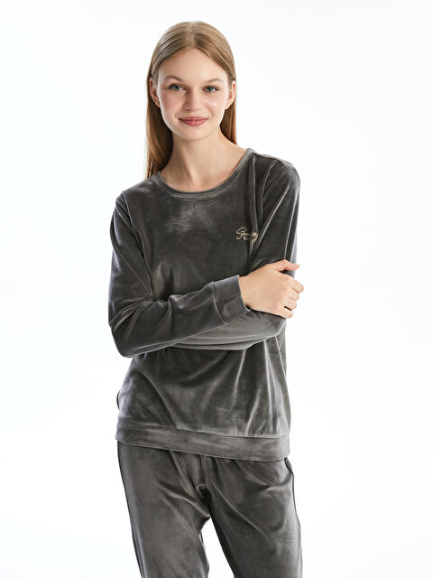 LCW DREAM Bisiklet Yaka Nakışlı Kadife Kadın Pijama Takımı - W43425Z8-H0H