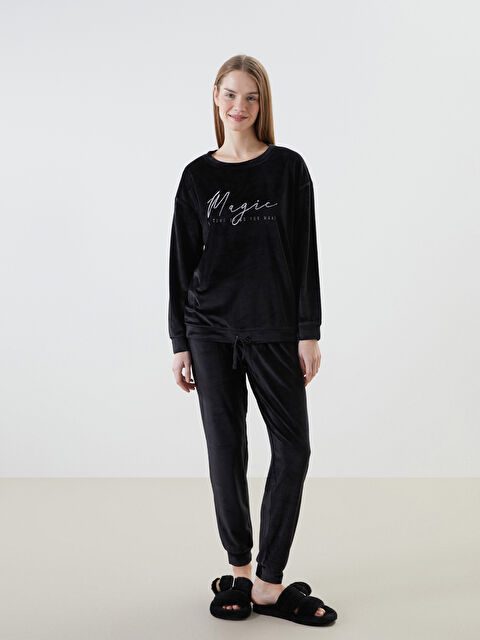 LCW Young Bisiklet Yaka Nakışlı Kadife Kadın Pijama Takımı - W44925Z8-CVL