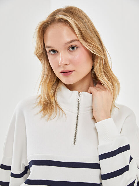 LCW Vision Dik Yaka Çizgili Oversize Kadın Kalın Sweatshirt - W45151Z8-LGS