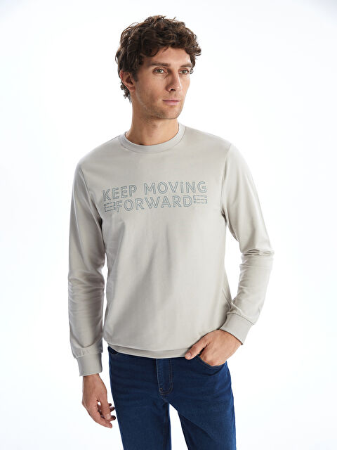 LCWAIKIKI Classic سويت شيرت سميك مطبوع برقبة دائرية للرجال - W45547Z8-RBZ