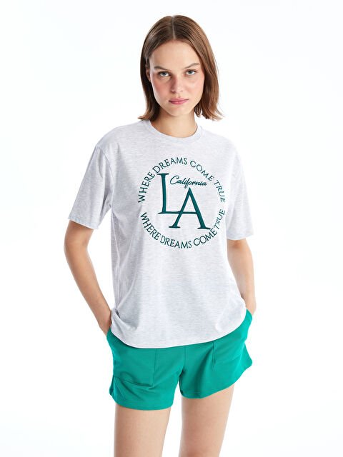 LCW Vision Bisiklet Yaka Nakışlı Kısa Kollu Oversize Kadın Tişört - W45694Z8-EFN