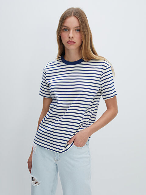 LCW Vision Bisiklet Yaka Çizgili Kadın Tişört - W47078Z8-LGS