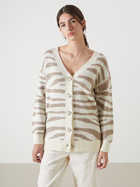 LCWAIKIKI Classic V Yaka Zebra Desenli Kadın Triko Hırka - W48594Z8-MJQ