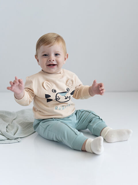 LCW baby Bisiklet Yaka Uzun Kollu Baskılı Erkek Bebek Sweatshirt ve Eşofman Alt 2'li Takım - W48626Z1-S6R