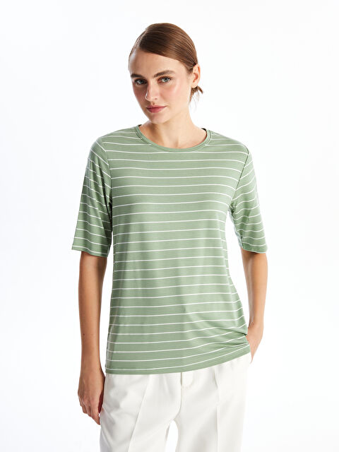 LCWAIKIKI Basic Bisiklet Yaka Çizgili Kısa Kollu Kadın Tişört - W49366Z8-LFH