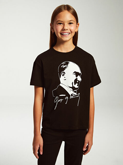 LCW Kids Bisiklet Yaka Atatürk Baskılı Kız Çocuk Tişört - W49636Z4-CVL
