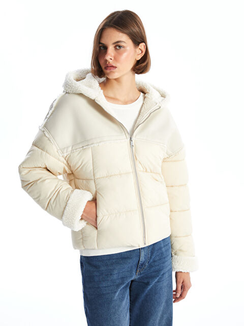 LCW Vision Kadın Kapüşonlu Düz Şişme Mont - W49985Z8-V9H