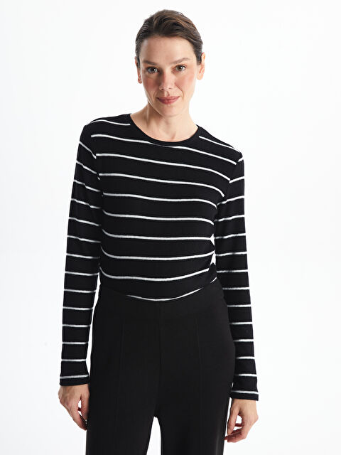 LCWAIKIKI Classic Bisiklet Yaka Çizgili Kadın Tişört - W4AI54Z8-LEG