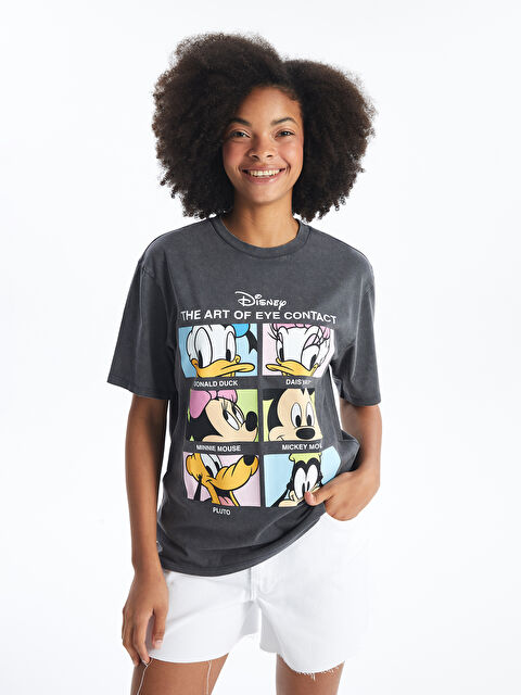 XSIDE Bisiklet Yaka Mickey ve Arkadaşları Baskılı Kısa Kollu Oversize Kadın Tişört - W4AL11Z8-DC4