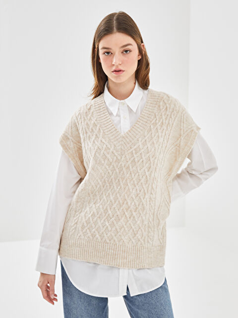 LCW Modest V Yaka Kendinden Desenli Oversize Kadın Triko Süveter - W4AP37Z8-FDW