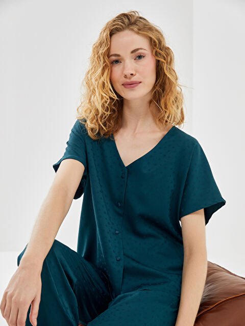 LCW DREAM V Yaka Desenli Saten Kadın Pijama Takımı - W4EH62Z8-HQ0