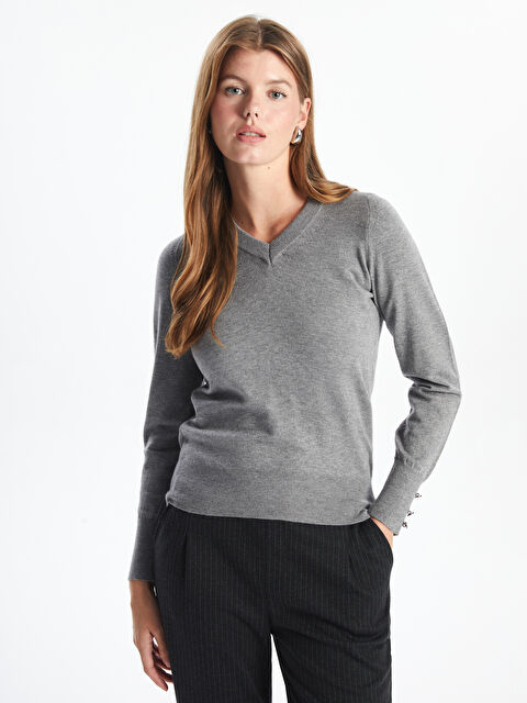 LCWAIKIKI Classic كنزة صوفية تريكو نسائية بفتحة رقبة على شكل حرف V - W4FC96Z8-YGE