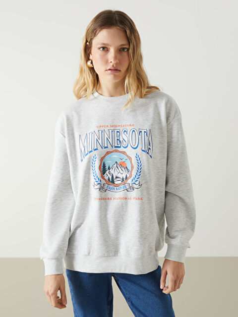 LCW Vision مينيسوتا مطبوع واسع الحجم كنزة رياضية سميكة للسيدات - W4GC48Z8-CY9