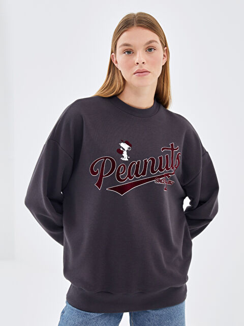 LCW Vision Bisiklet Yaka Snoopy Baskılı Oversize Kadın Kalın Sweatshirt - W4GM22Z8-LY9