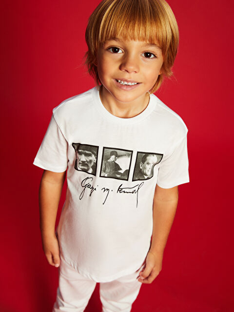 LCW Kids Bisiklet Yaka Atatürk Baskılı Erkek Bebek Tişört - W4H134Z1-Q6K