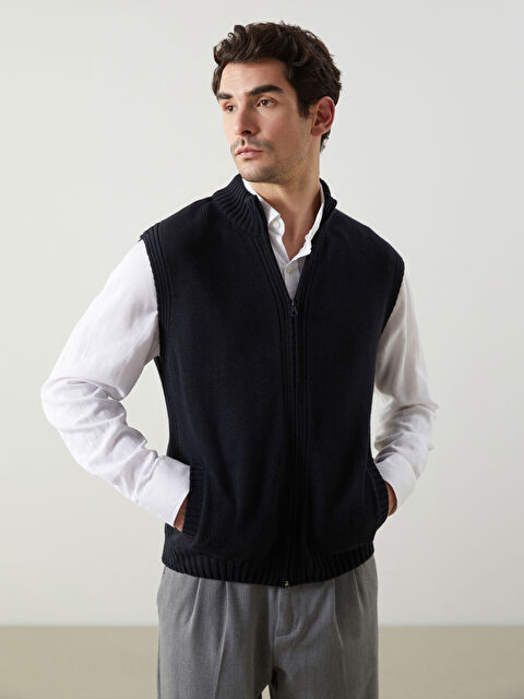 LCWAIKIKI Classic Standart Kalıp Dik Yaka Erkek Triko Yelek - W4H379Z8-RFH