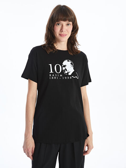 LCWAIKIKI Basic Bisiklet Yaka Atatürk Temalı Kadın Tişört - W4HI16Z8-CVL