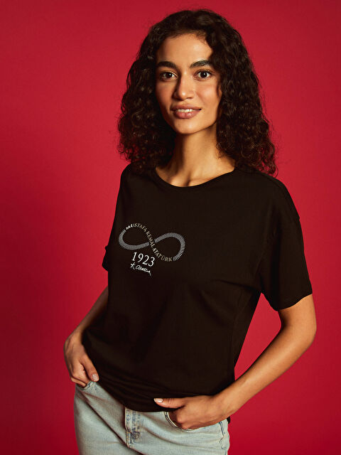 LCWAIKIKI Basic Bisiklet Yaka Atatürk Baskılı Kadın Tişört - W4HI17Z8-CVL