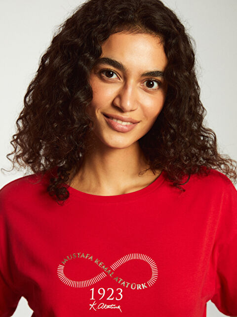 LCWAIKIKI Basic Bisiklet Yaka Atatürk Baskılı Kadın Tişört - W4HI17Z8-HPM