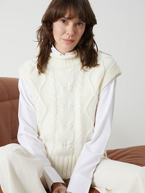 LCWAIKIKI Classic Half Turtleneck Self-Patterned Women's Knitwear Sweater Vest - W4I193Z8-FEW