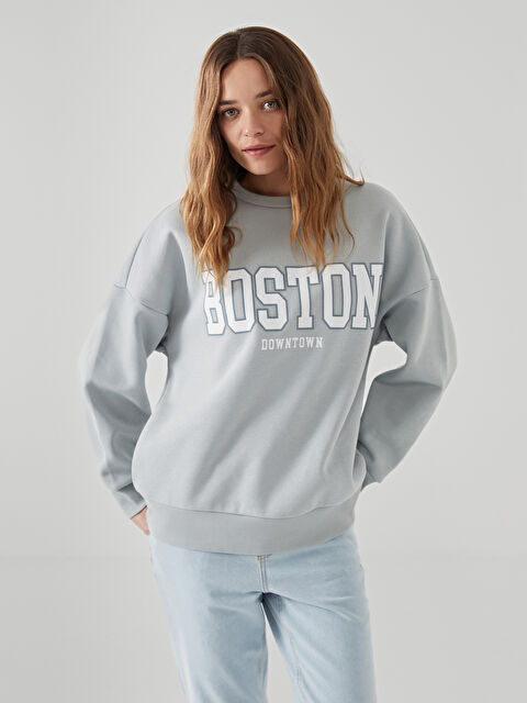 LCW Vision Boston Baskılı Oversize Kadın Kalın Sweatshirt - W4I948Z8-FKY