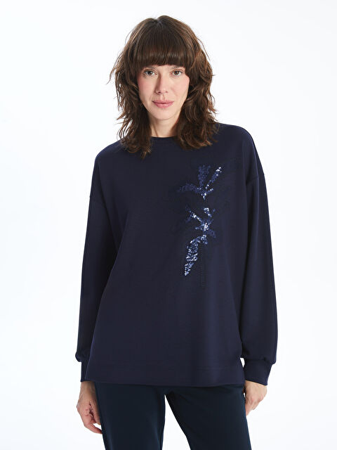 LCWAIKIKI Basic Bisiklet Yaka Nakışlı Oversize Kadın Sweatshirt - W4IJ93Z8-R3V