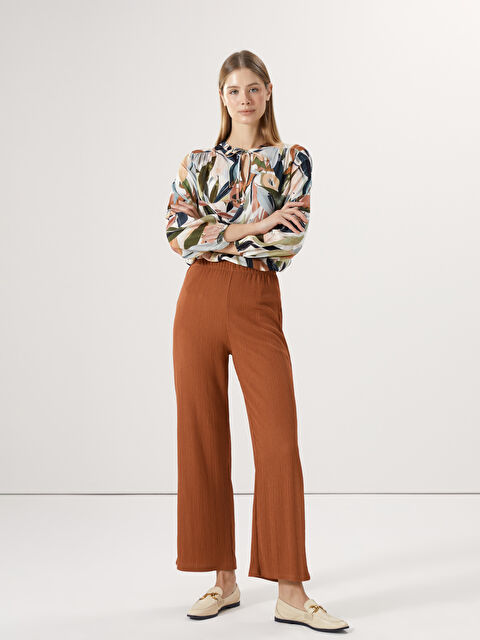 LCWAIKIKI Basic Beli Lastikli Dokulu Geniş Paça Kadın Pantolon - W4IS44Z8-H0D