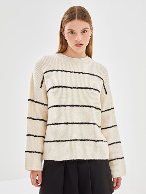 LCW Vision Bisiklet Yaka Çizgili Oversize Kadın Triko Kazak - W4JC58Z8-LEG