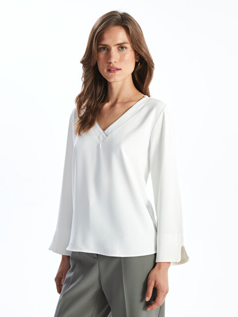 LCWAIKIKI Classic V Yaka Kadın Bluz - W4JN35Z8-FEW