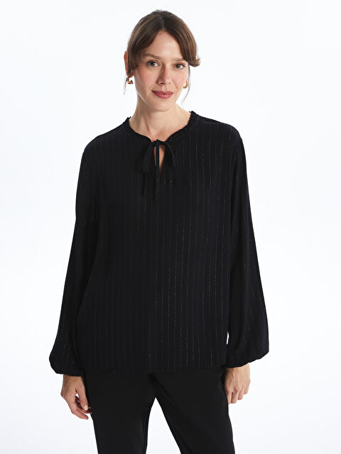 LCWAIKIKI Classic Bağlamalı Yaka Desenli Kadın Bluz - W4JQ09Z8-LEG